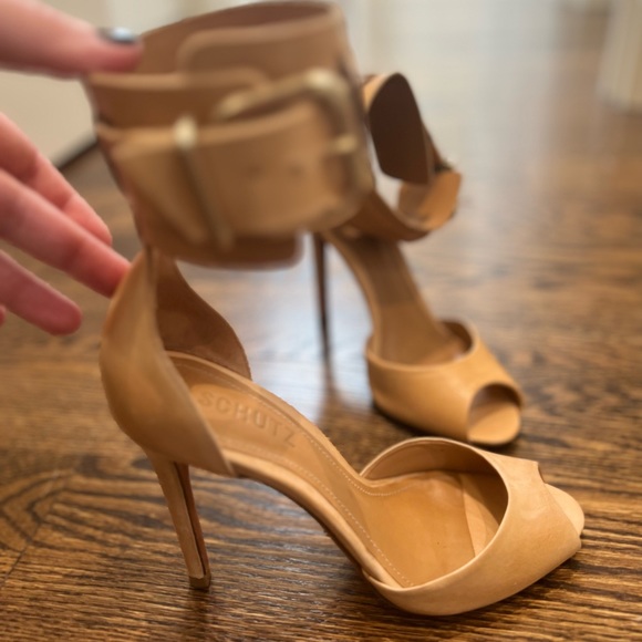 Schutz heels, ankle buckle. Only worn once for indoor event - Picture 4 of 7
